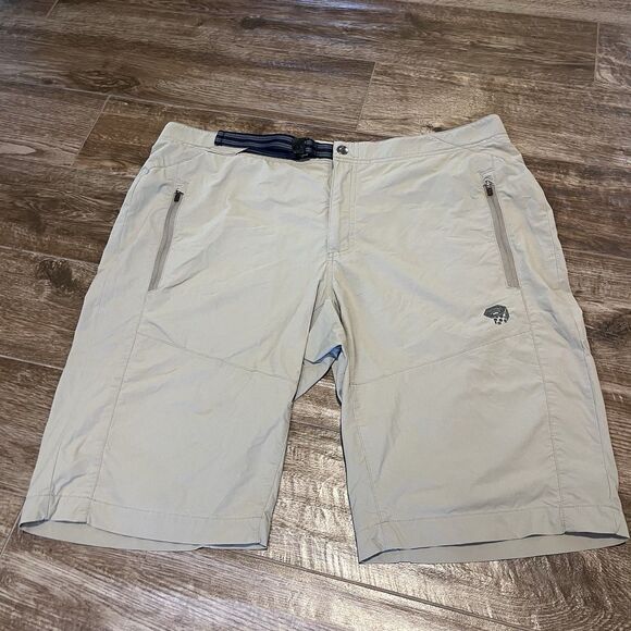 Mountain Hardwear Shorts Men's Size 38 Tan Belted hiking Nylon 12” Gorpcore - Picture 1 of 10